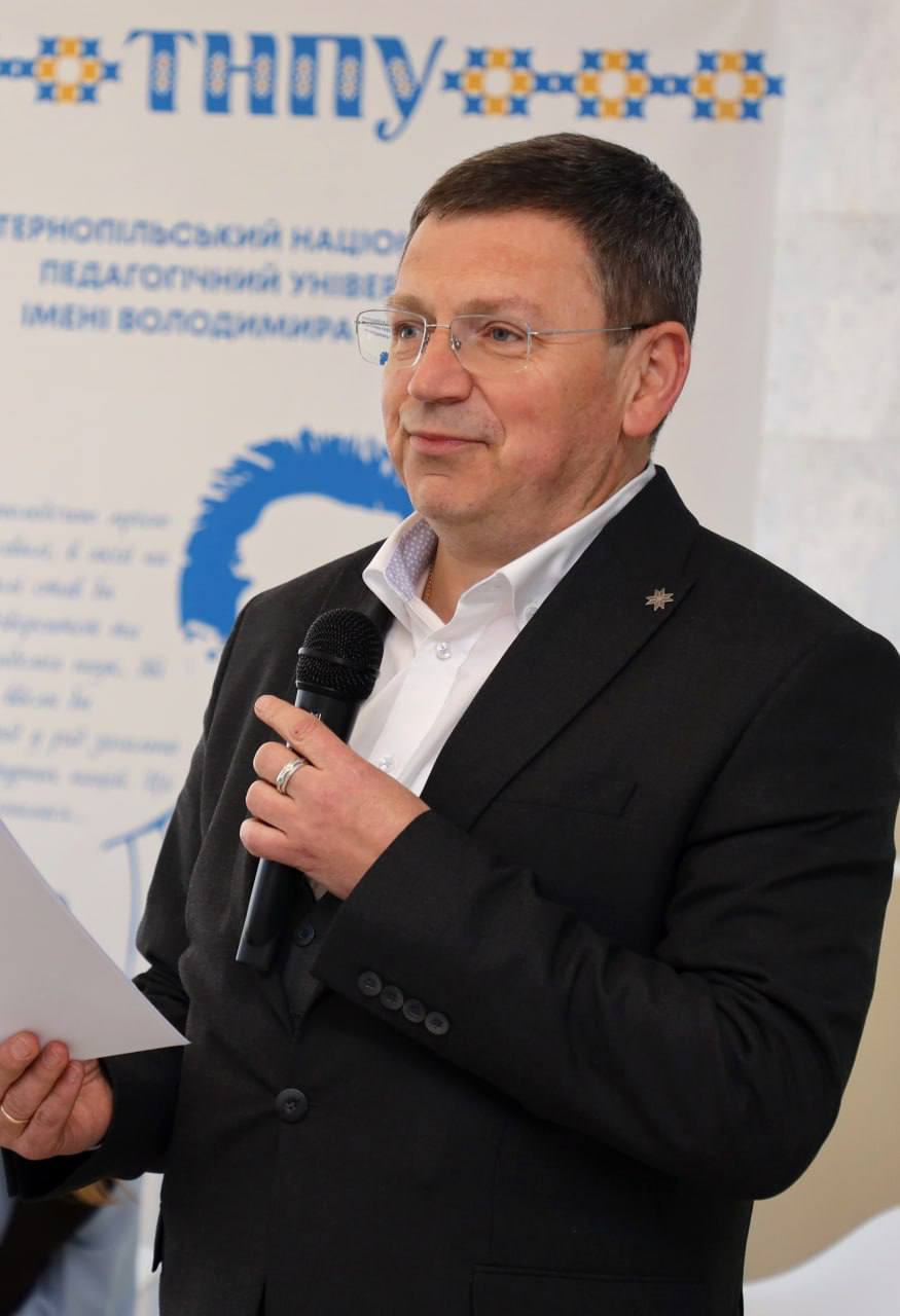 Rektor_profesor_Bohdan_Buiak_vyholoshuie_promovu_na_travnevomu_zasidani_Vchenoi_rady